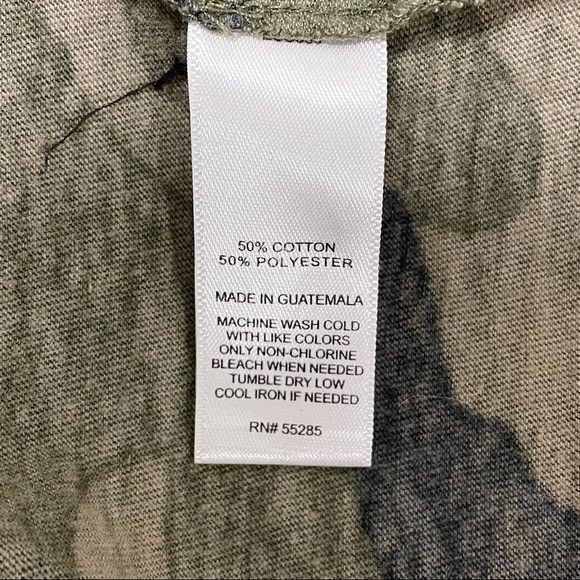 Express Camo Camouflage Top Medium Shorter Length Boxy Cut Pocket Long Sleeve - Picture 9 of 9